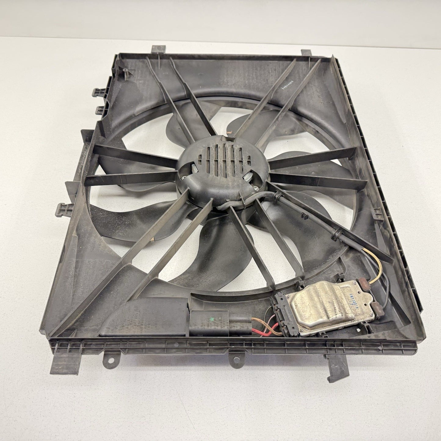 10-16 Mercedes W212 E350 Engine Radiator Cooling Fan Motor Shroud Assembly OEM