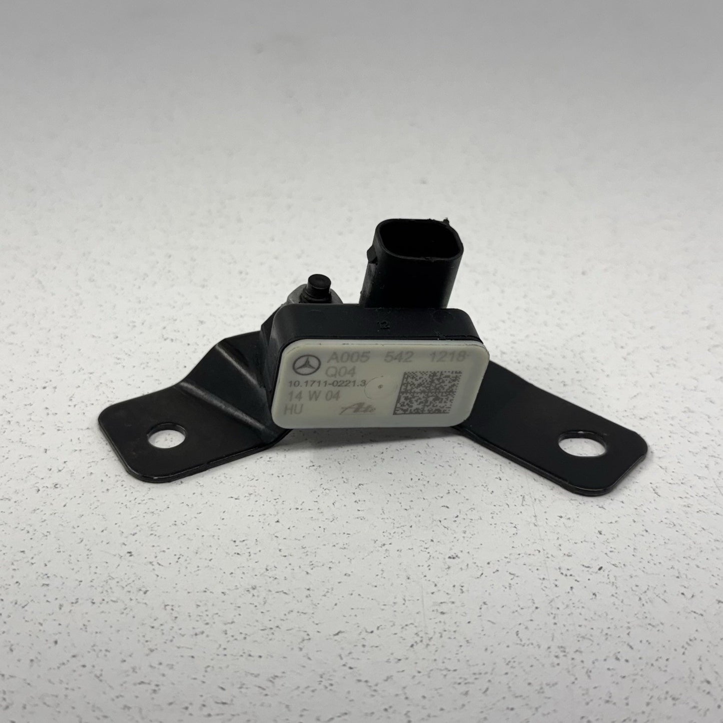 12-18 Mercedes W218 CLS550 Front Acceleration Sensor Pair 0055421218 OEM