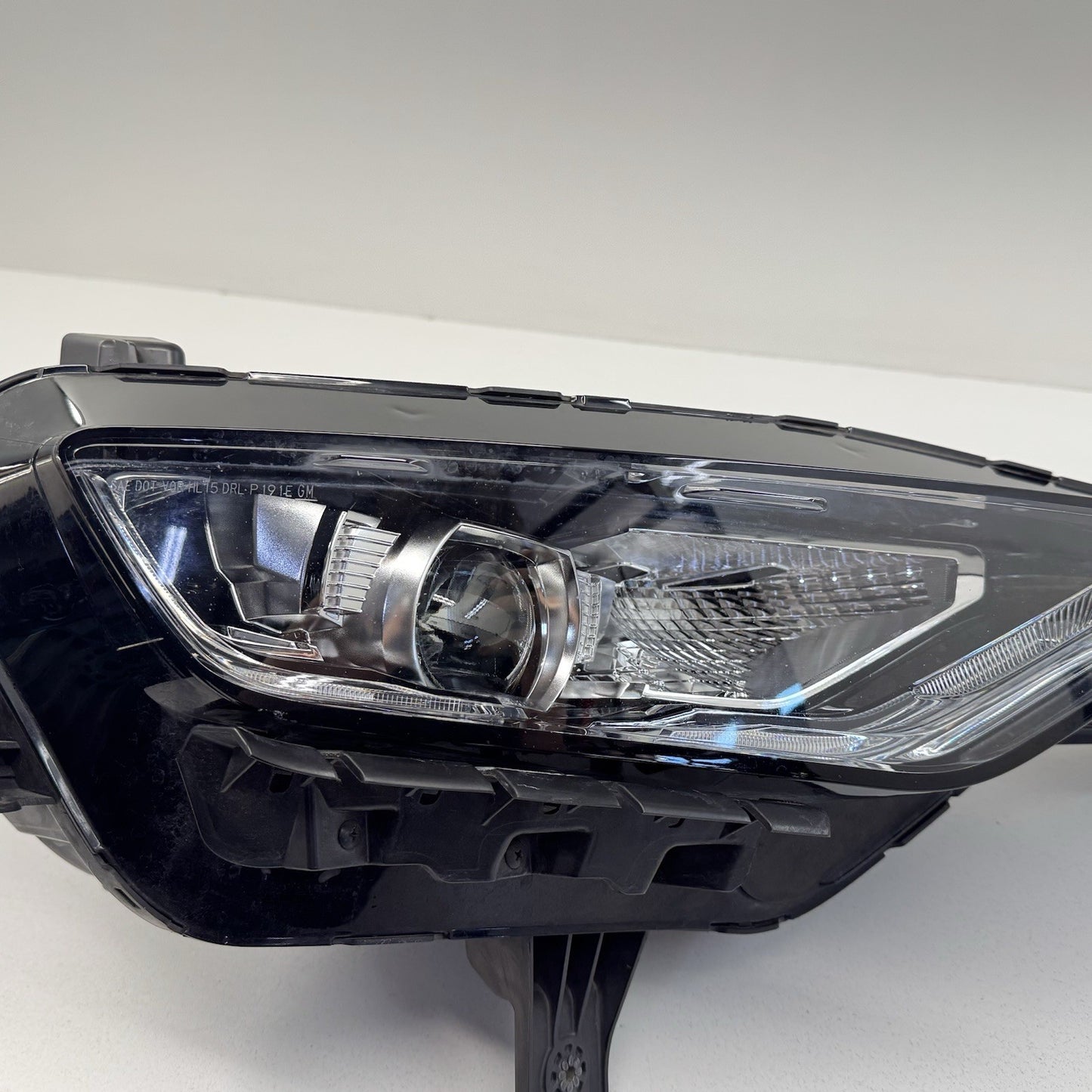 19-24 Chevrolet Camaro Passenger Right Front LED Headlight Head Light Lamp OEM