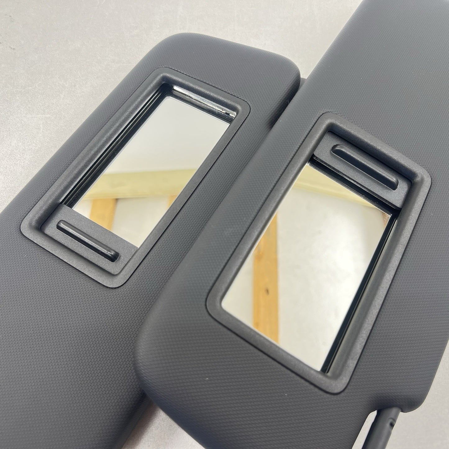 20-24 AUDI A4 S4 LEFT AND RIGHT FRONT SUNVISOR SUN VISOR SHADE PAIR BLACK OEM