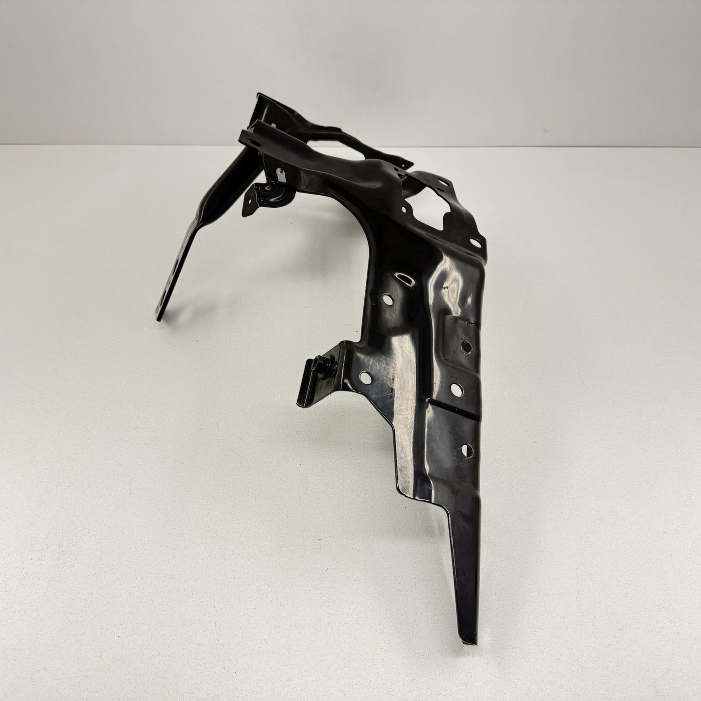 24-25 Chevrolet Silverado 2500 3500 Right Front Bumper Impact Bar Bracket OEM