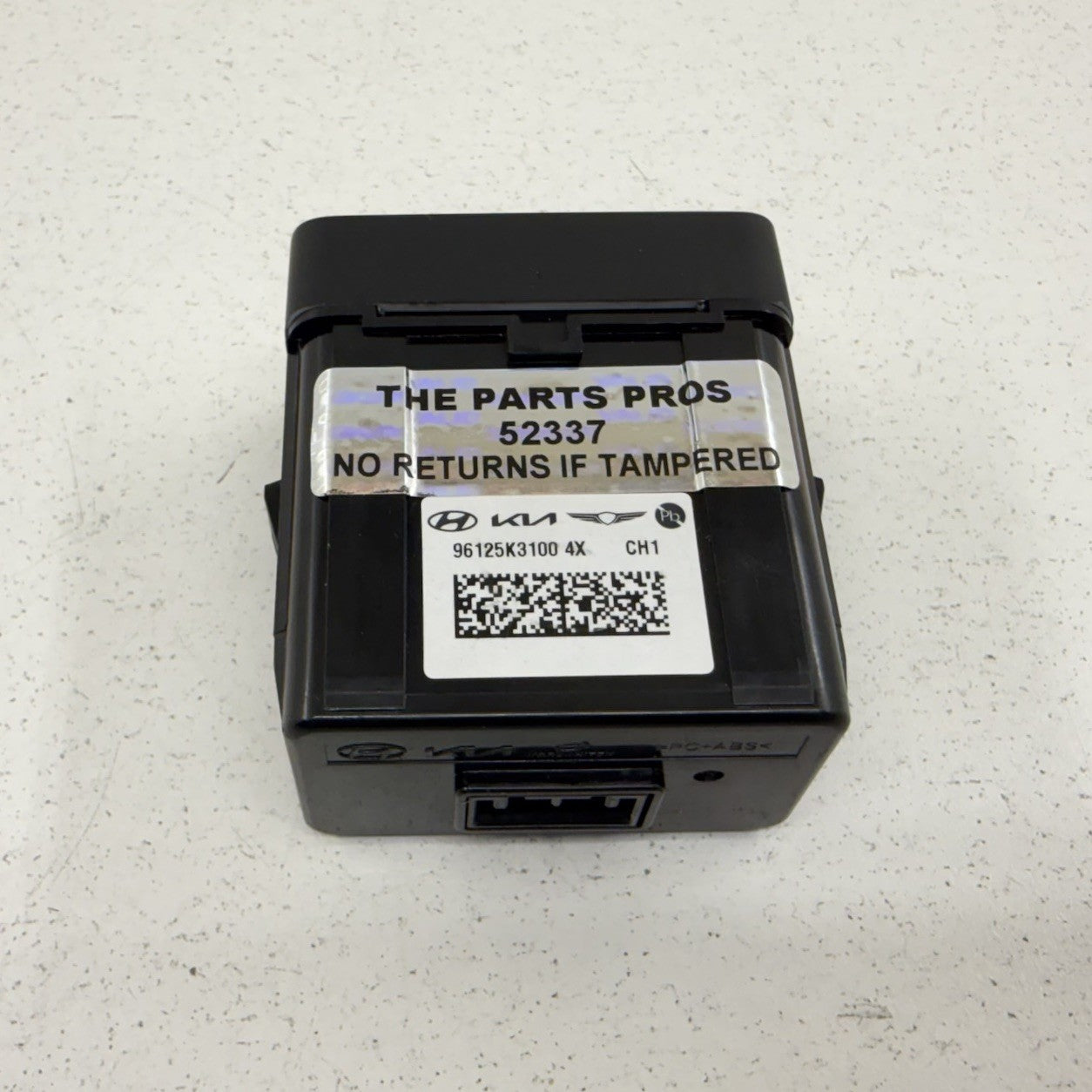 24-26 Hyundai Elantra Rear Console Dual USB Type C Port 96125-K3100-4X  OEM