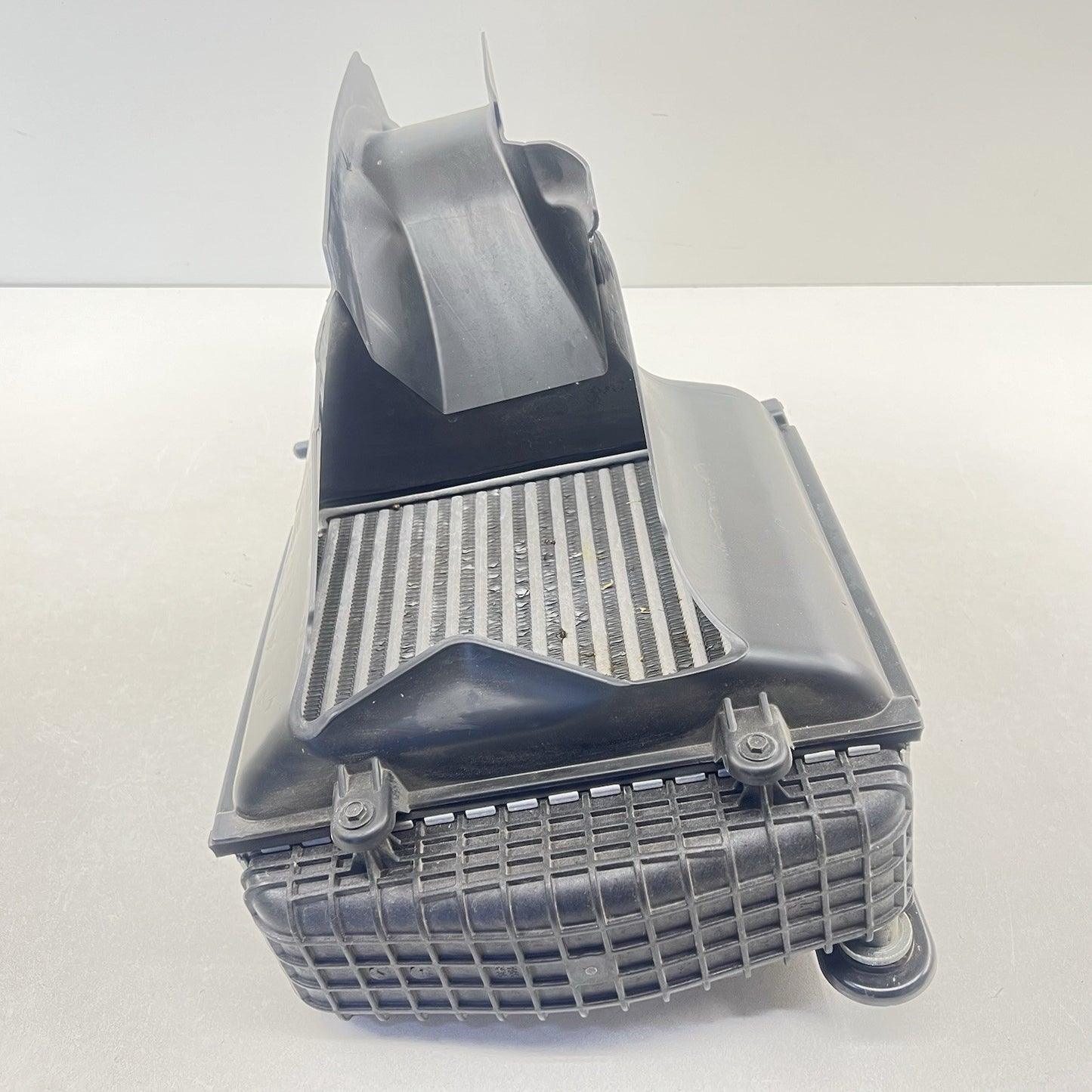 18-24 MASERATI GHIBLI DRIVER LEFT TURBO INTERCOOLER WITH DUCT 670109550 OEM