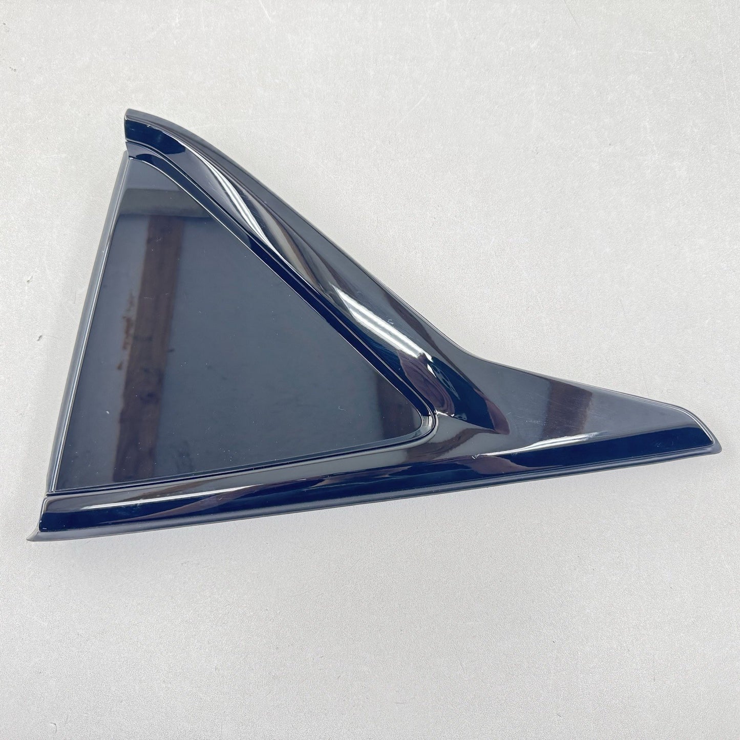 22-25 CADILLAC CT5 V BLACKWING RIGHT REAR QUARTER PANEL WINDOW TRIM OEM