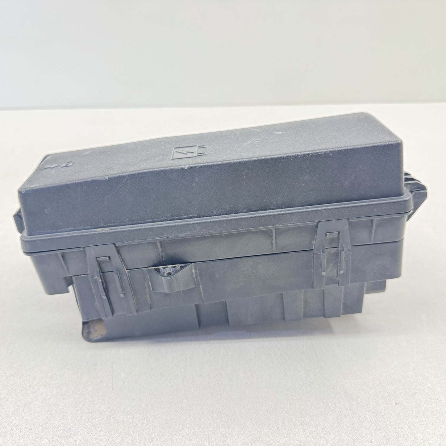 12-15 Chevrolet Camaro ZL1 Engine Bay Fuse Box Module 22760637 OEM