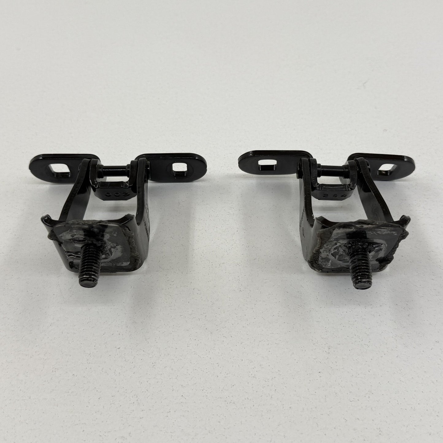 2022-2024 Rivian R1S Rear Upper Tailgate Liftgate Hinge Pair PT00003652 OEM