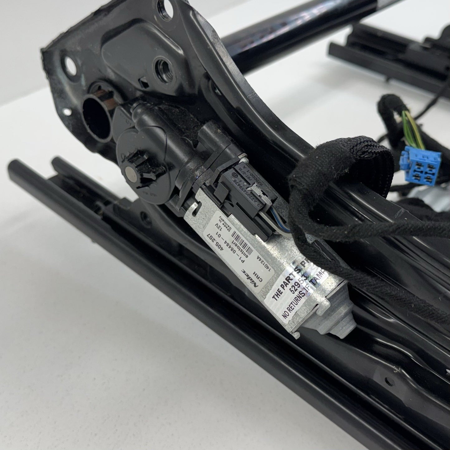 12-18 Mercedes W218 CLS550 Passenger Right Front Lower Seat Track Rail Frame OEM