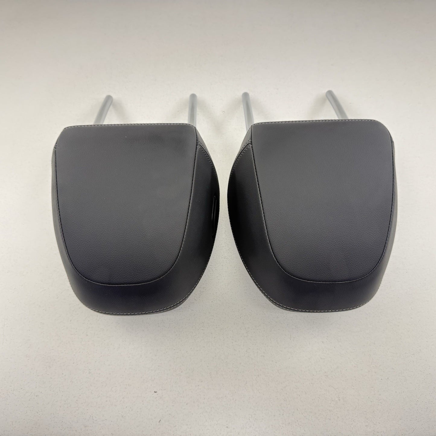 18-24 BMW G01 X3 Front Seat Headrest Head Rest Pair Left & Right Black OEM