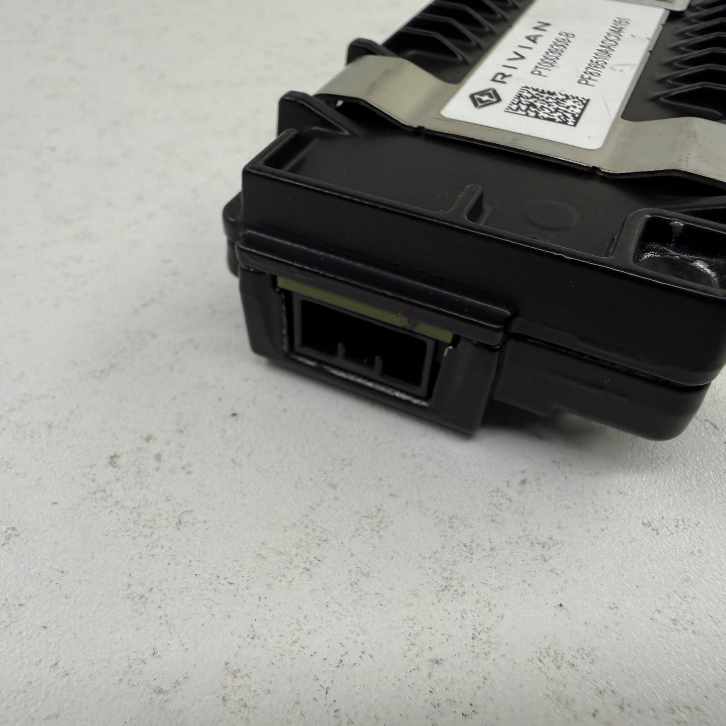 2022-2024 Rivian R1S R1T Antenna Amp Amplifier Control Module PT00039309-B OEM