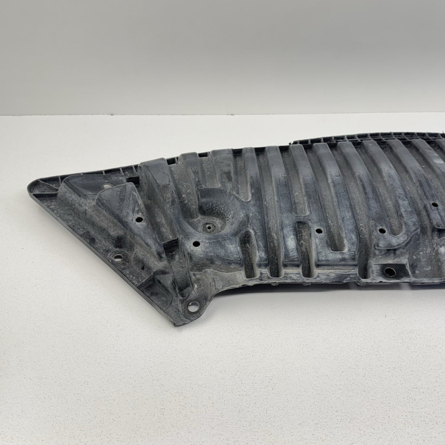 08-14 Mercedes W204 C250 C300 C350 Front Bumper Under Tray Splash Guard OEM