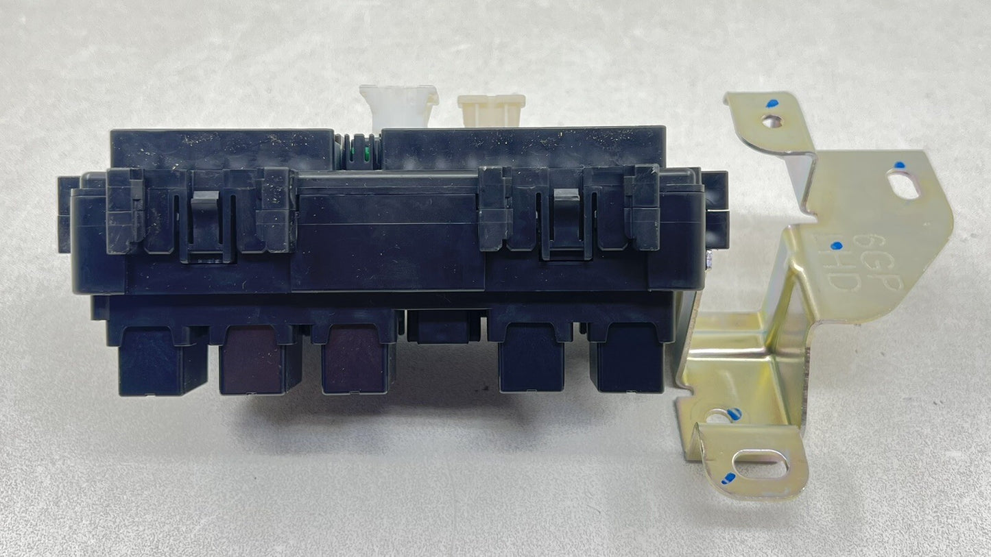 22-25 NISSAN Z INTERIOR CABIN FUSE RELAY JUNCTION BOX WITH BRACKET OEM