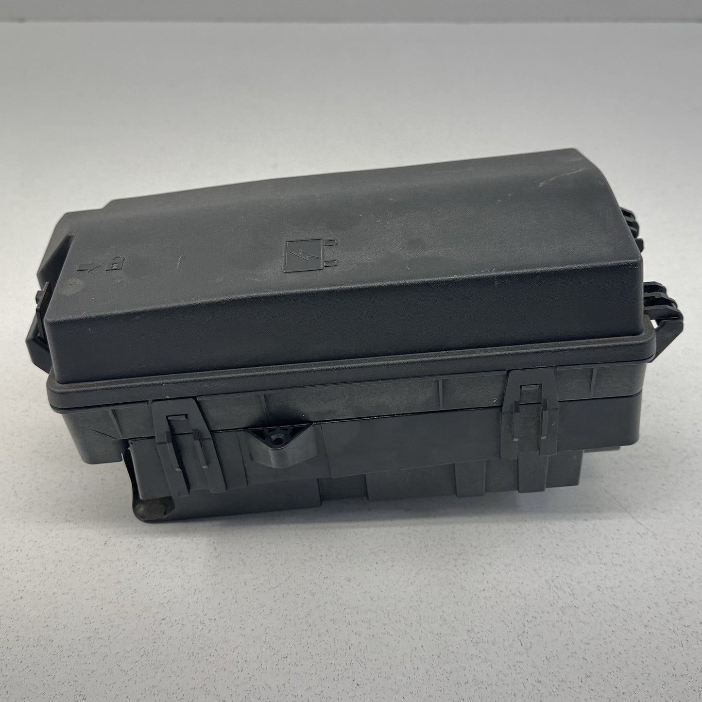 12-15 Chevrolet Camaro SS Engine Bay Fuse Relay Junction Box 22760635 OEM