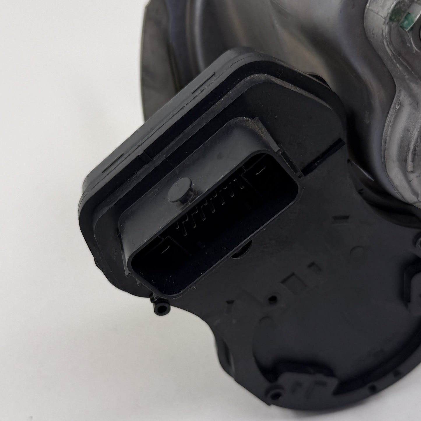 2022-2024 Rivian R1S R1T Power Brake Booster Master Cylinder PT00054358-B OEM