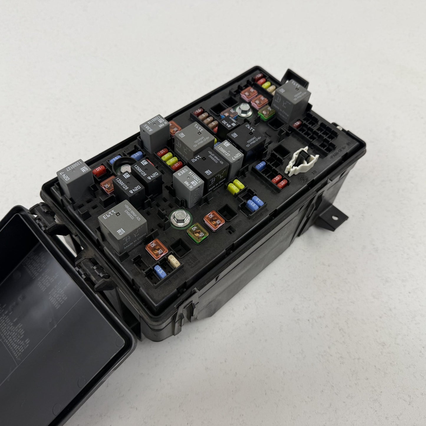 2012-2015 Chevrolet Camaro SS Engine Bay Fuse Relay Junction Box 22760635 OEM