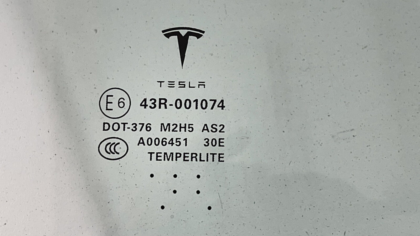 12-20 TESLA MODEL S PASSENGER RIGHT FRONT DOOR GLASS WINDOW 43R-001074 OEM