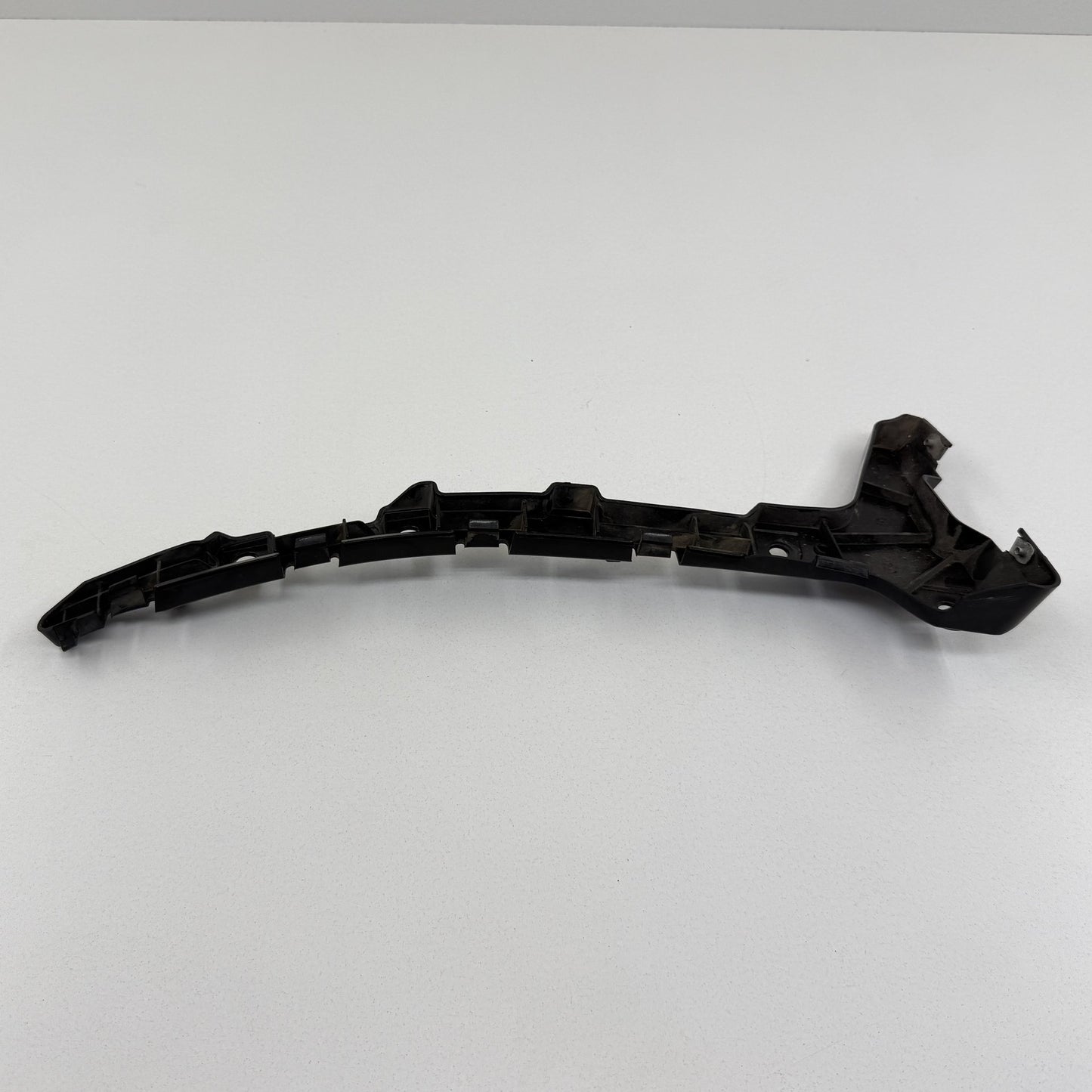 2022-2024 Rivian R1S Left Rear Quarter Bumper Retainer Bracket PT00045146-Y OEM