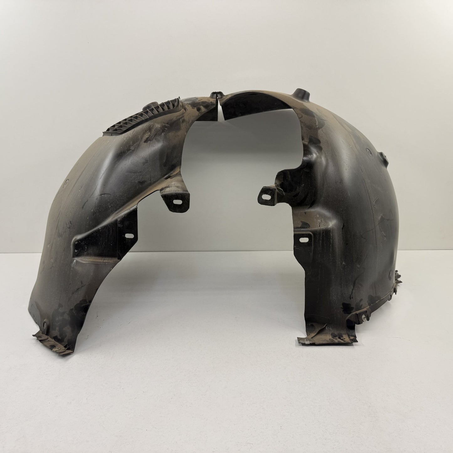 2022-2024 Rivian R1S R1T Right Front Fender Liner Wheel Arch Splash Guard OEM