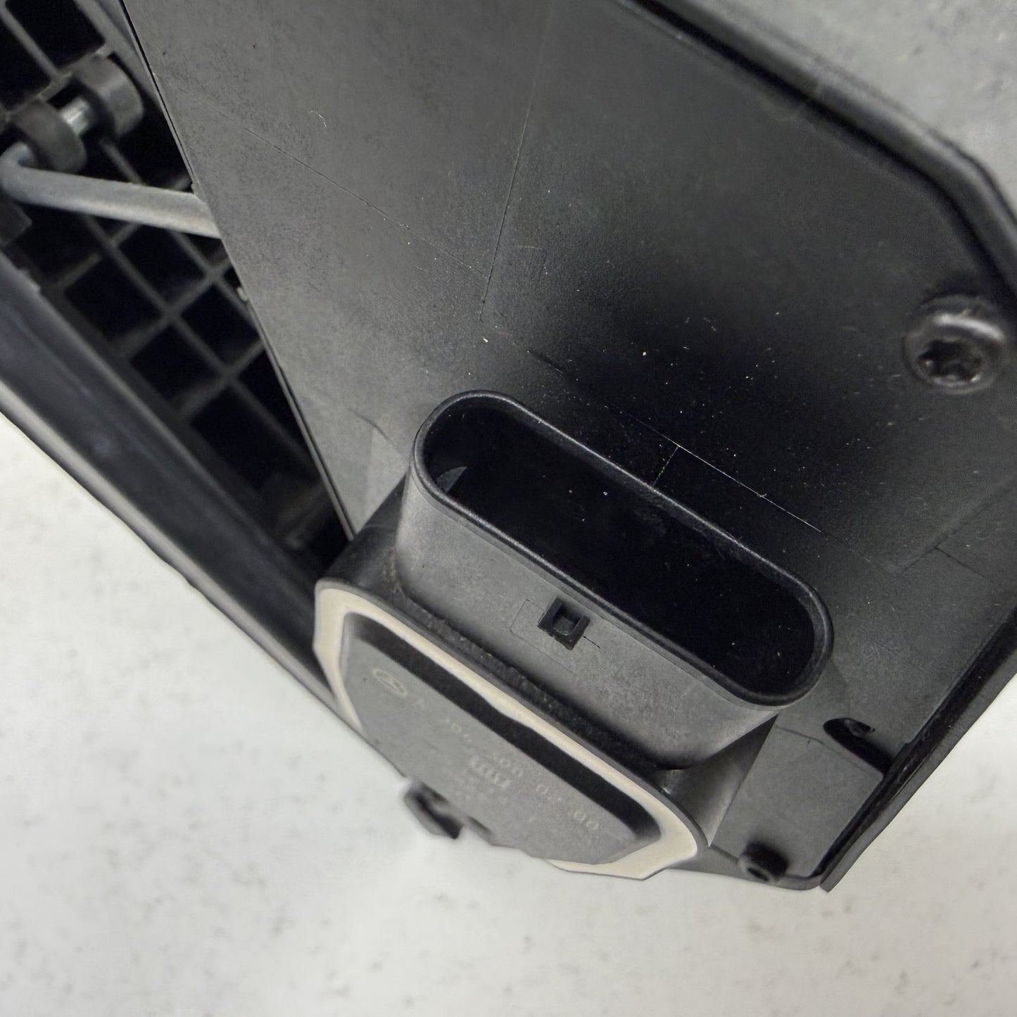 2008-2014 Mercedes-Benz C250 W204 Gas Pedal Throttle Accelerator 2043000200 OEM