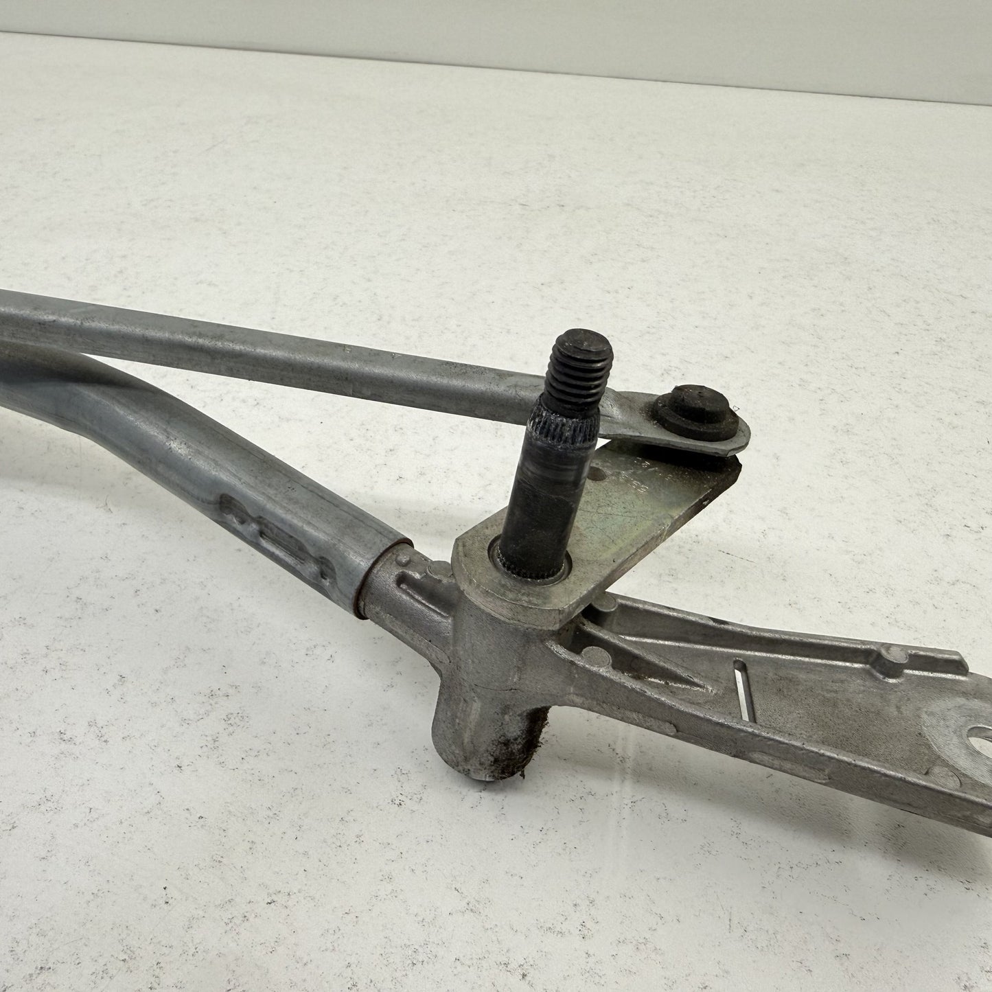 21-26 BMW M3 M4 G80 G82 Front Windshield Wiper Motor Linkage Arm Assembly OEM