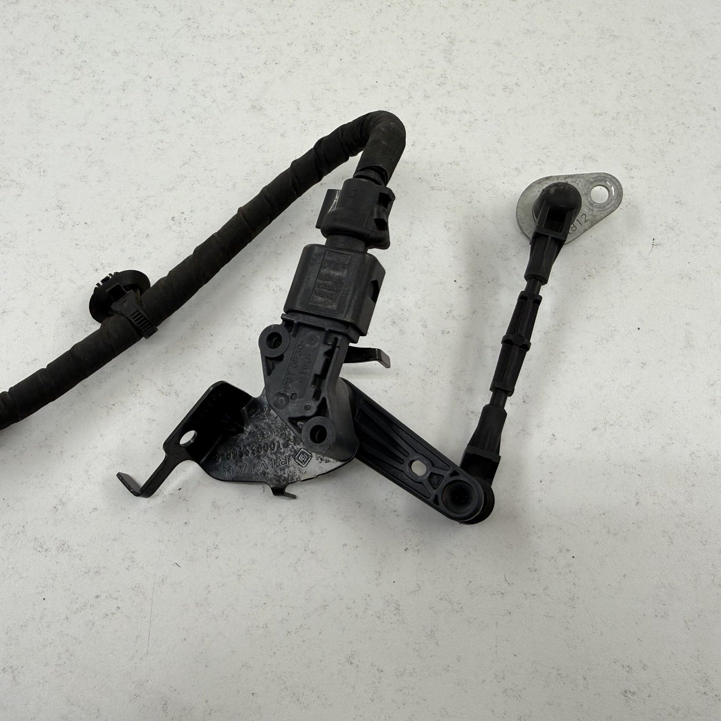 2022-2024 Rivian R1S R1T Right Front Suspension Ride Height Level Sensor OEM