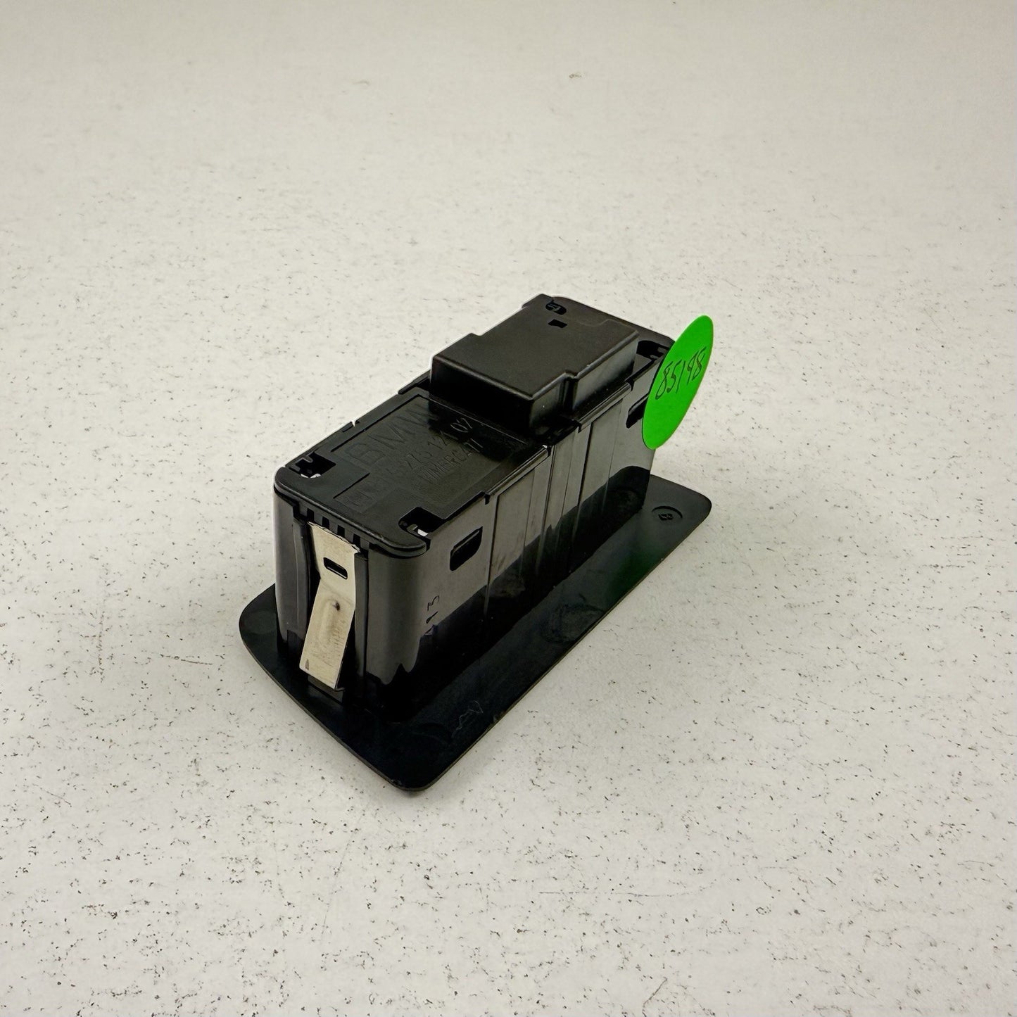 11-16 BMW M5 528 535 550 F10 Rear Trunk Lock Open Release Button Switch OEM
