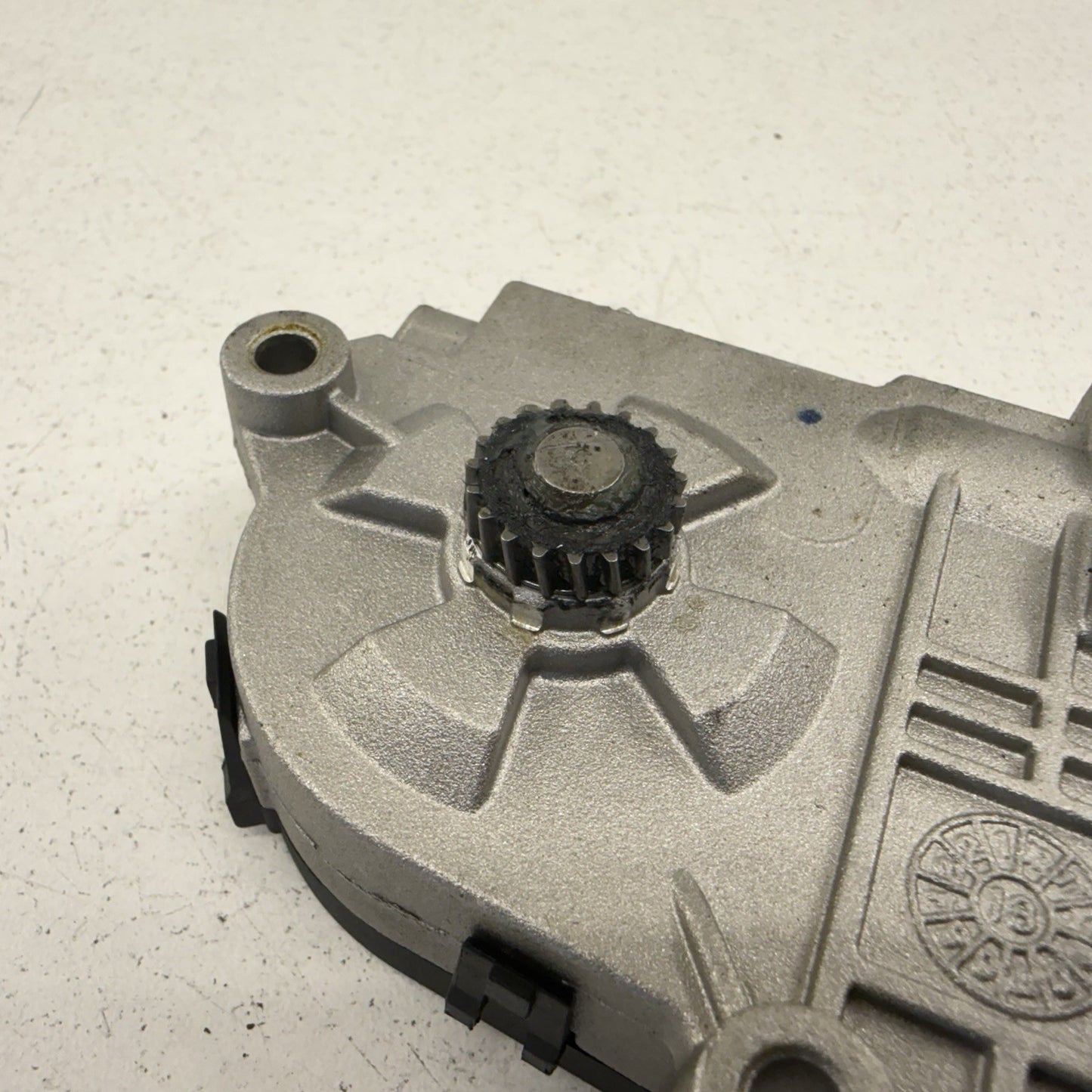 10-18 Mercedes W212 W218 CLS550 E550 Sunroof Sun Roof Glass Motor 2188200142 OEM