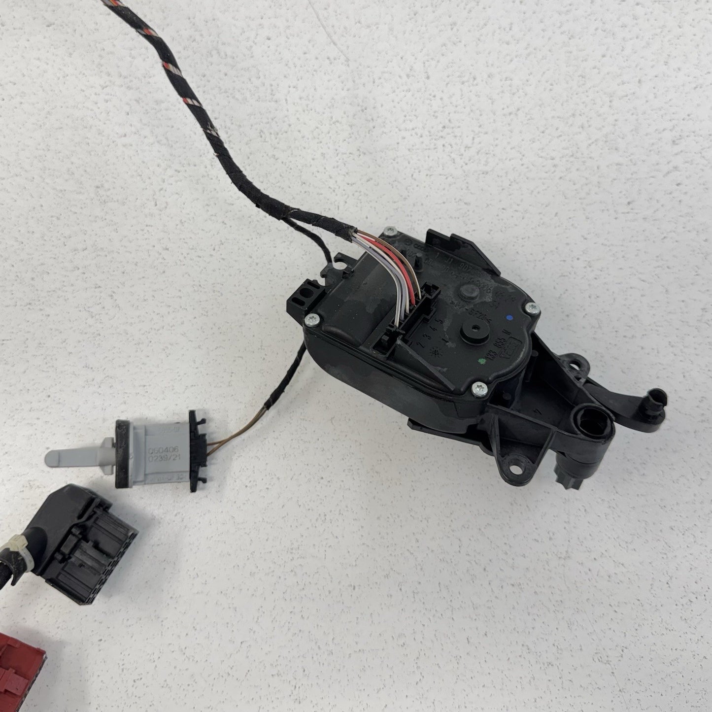 05-08 Porsche 911 997 HVAC AC Air Temperature Fan Blower Motor With AC Flaps OEM
