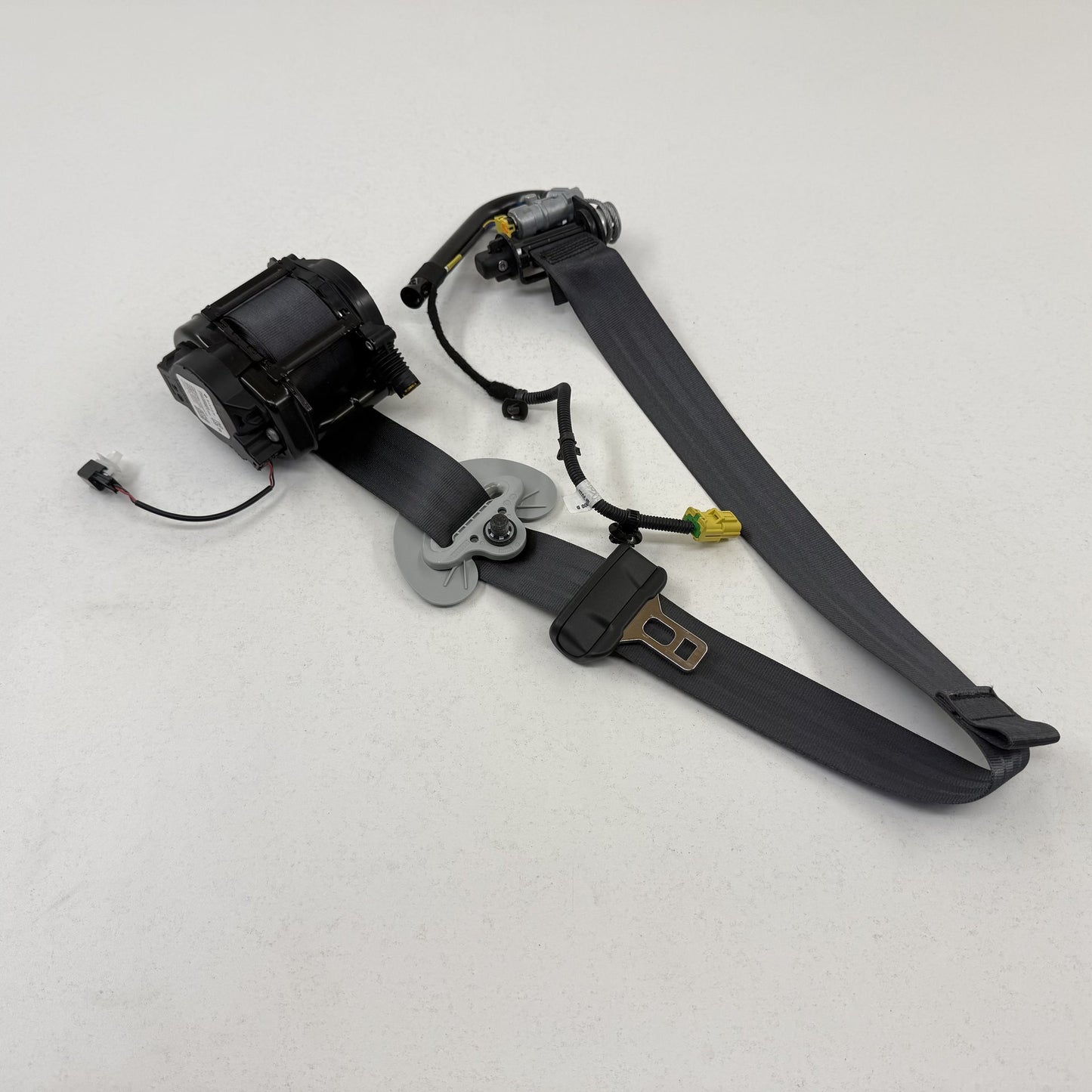 2022-2026 Rivian R1S R1T Passenger Right Front Seatbelt Seat Belt Retractor OEM