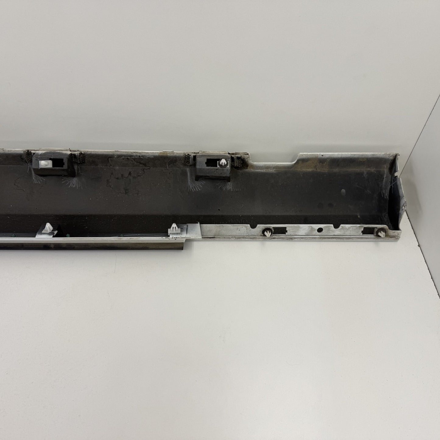 2010-2015 Chevrolet Camaro SS Right Side Skirt Rocker Panel Cover Trim OEM