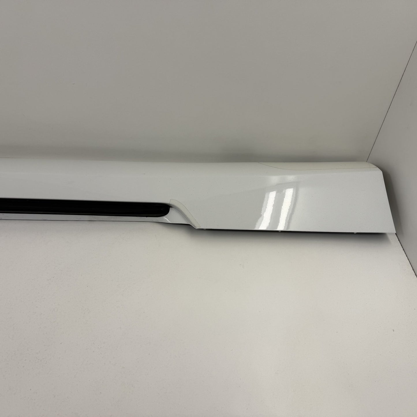 2010-2015 Chevrolet Camaro SS Right Side Skirt Rocker Panel Cover Trim OEM
