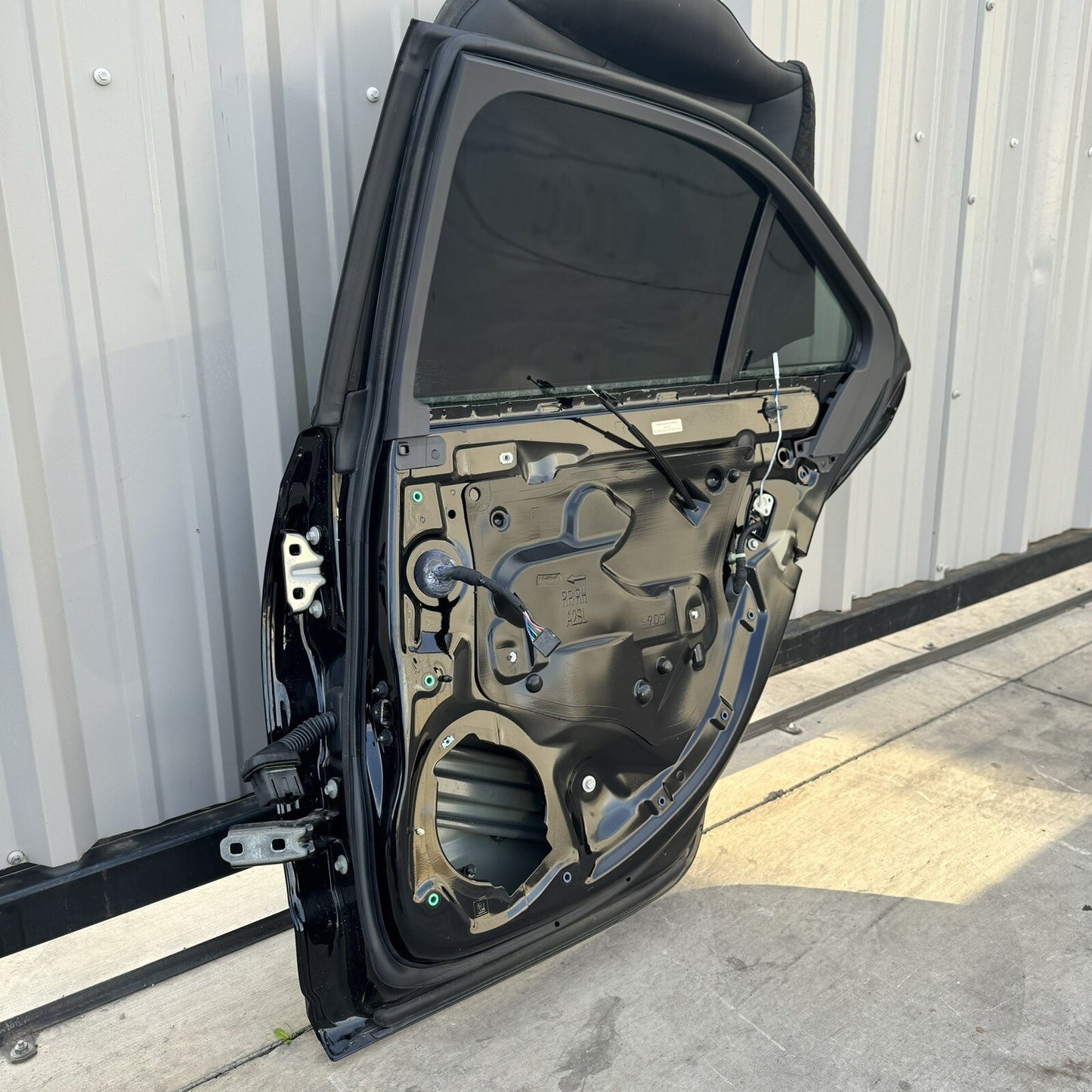 22-24 CADILLAC CT4 V BLACKWING PASSENGER RIGHT REAR DOOR COMPLETE BLACK OEM