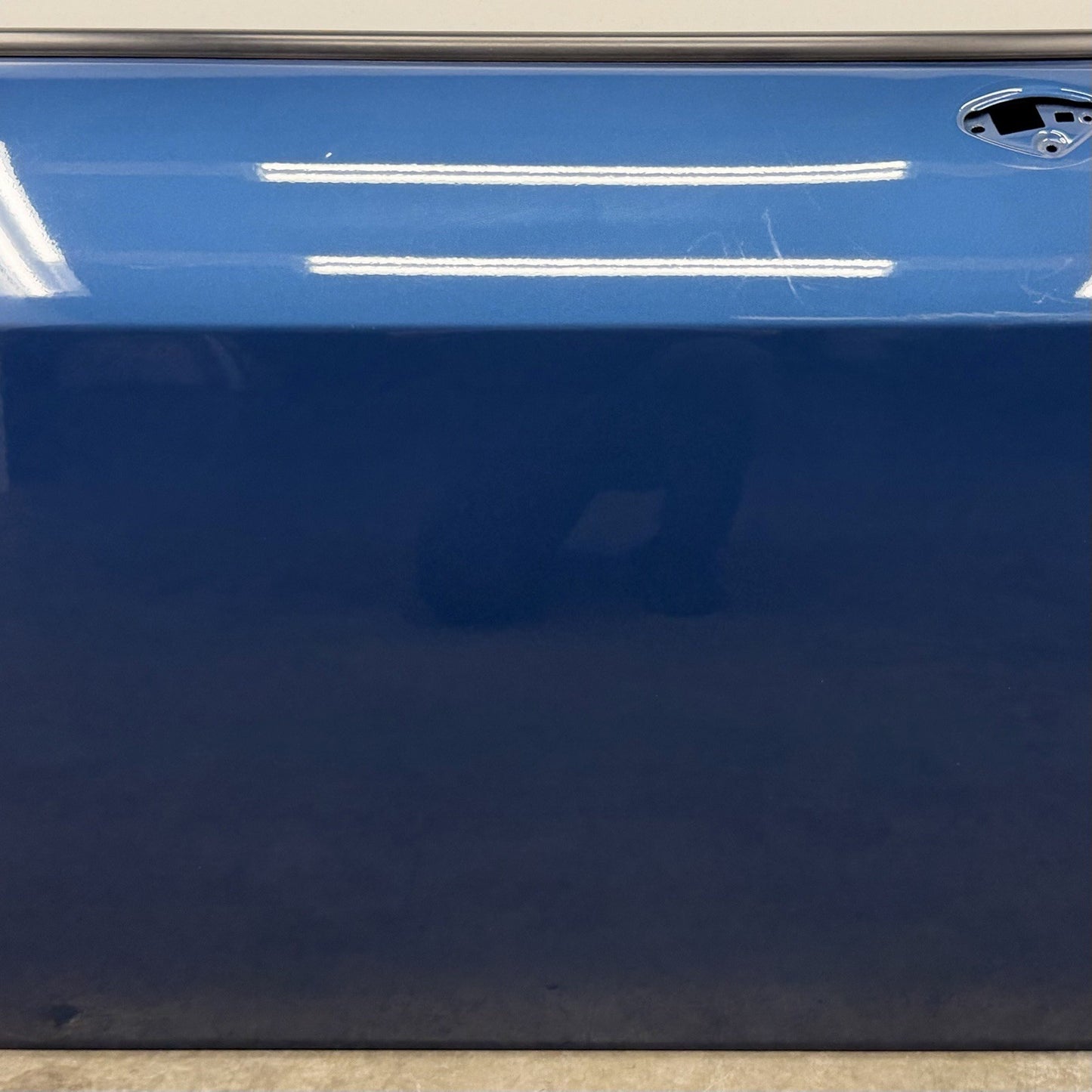 15-23 Dodge Challenger Passenger Right Door Shell Complete With Glass OEM
