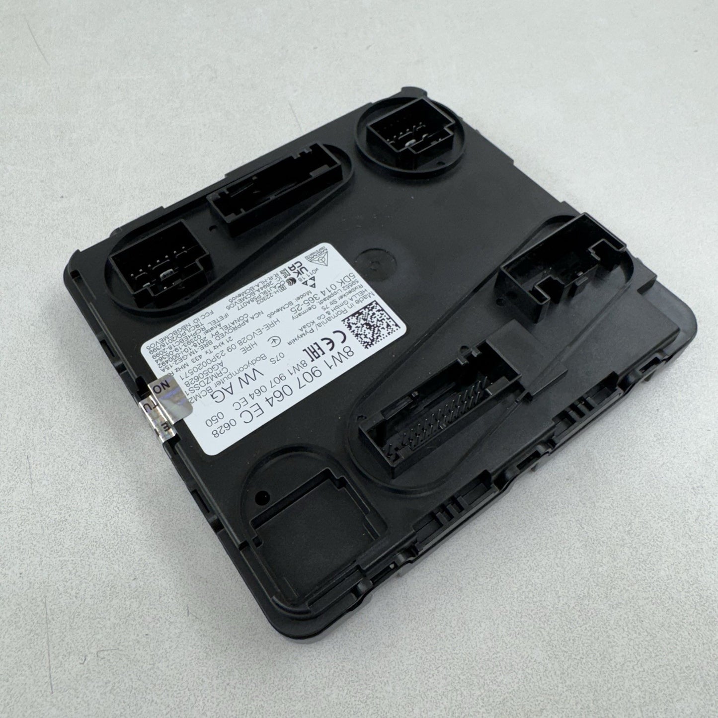 17-25 AUDI A4 S4 A5 S5 BODY COMFORT CONTROL MODULE BCM 8W1 907 064 EC OEM