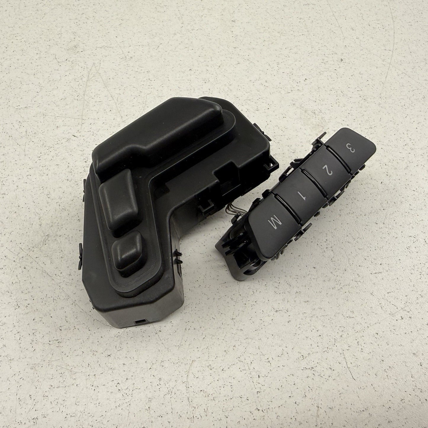 12-18 Mercedes W218 CLS550 Passenger Right Front Seat Control Switch OEM