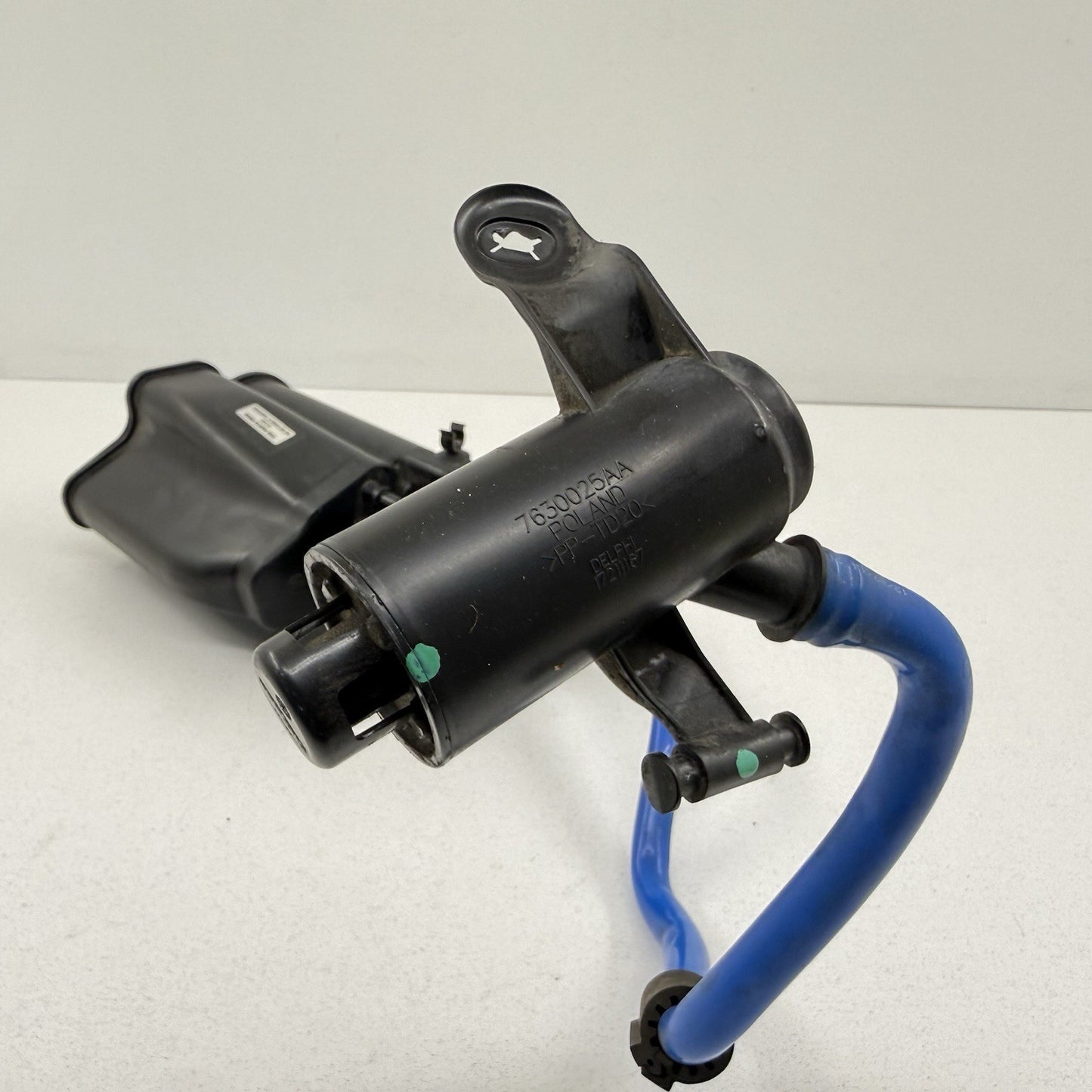 BMW F80 F82 F87 M2 M3 M4 Fuel Evap Vapor Charcoal Emission Canister 7244151 OEM