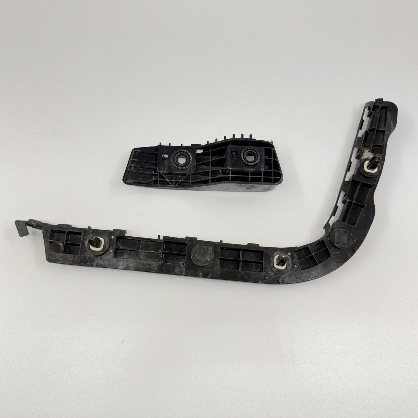 17-23 Tesla Model 3 Passenger Right Rear Bumper Bracket Support Mount Pair OEM