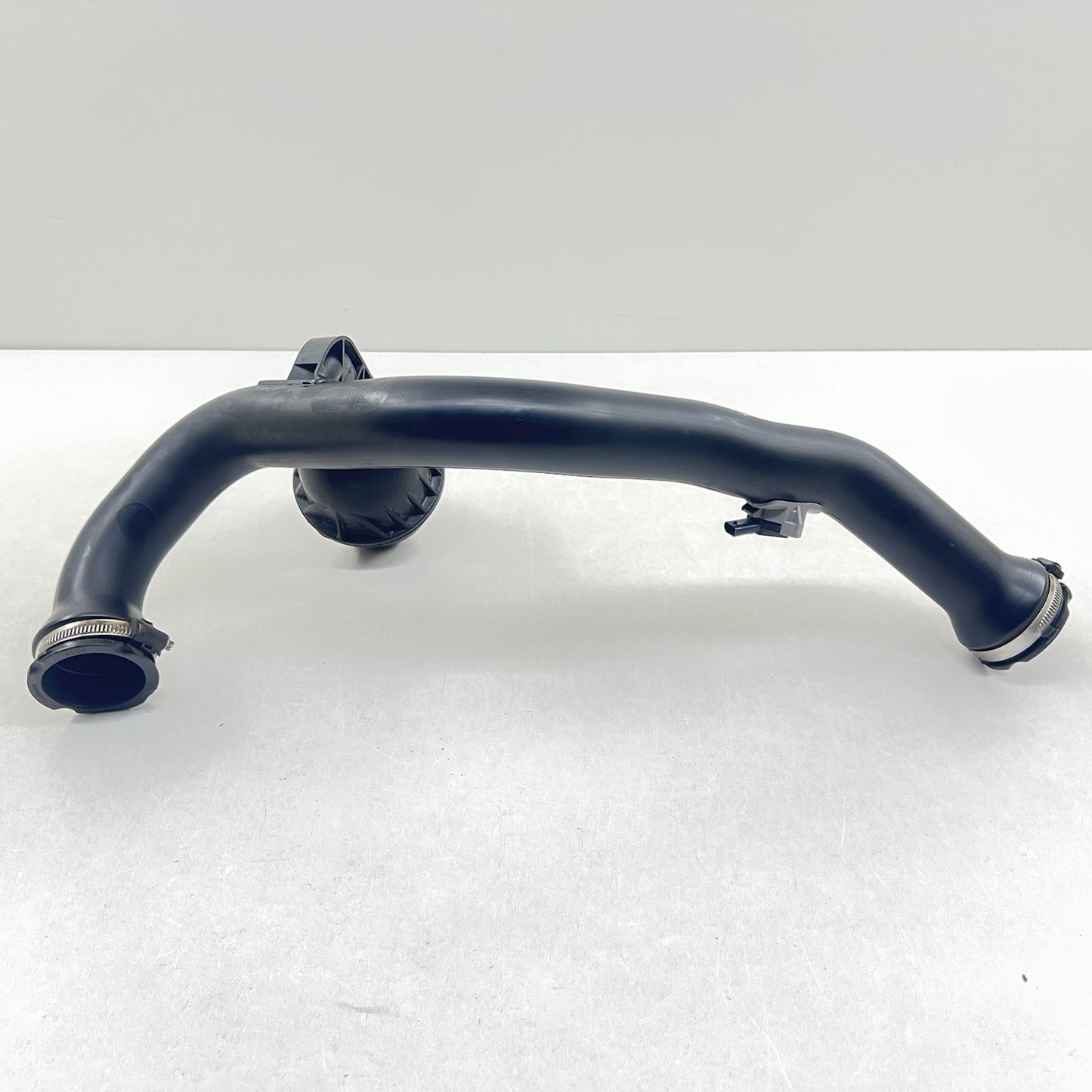 21-24 AUDI A4 A5 ENGINE INTERCOOLER OUTLET PIPE TUBE WITH SENSOR 8W0145673AN OEM