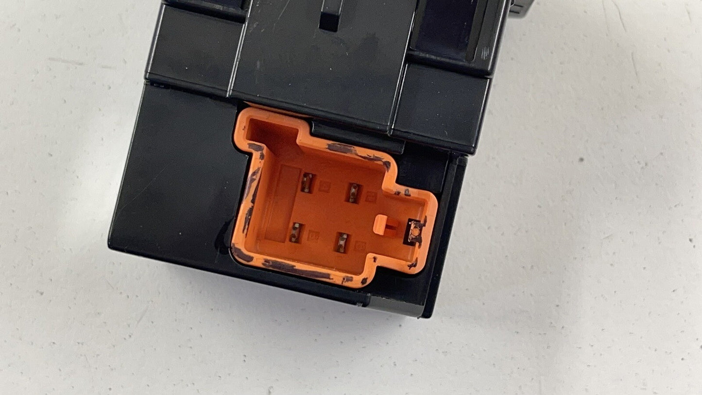 10-13 MERCEDES BENZ S550 W221 115V AC 150W SOCKET OUTLET PORT 0008206251 OEM
