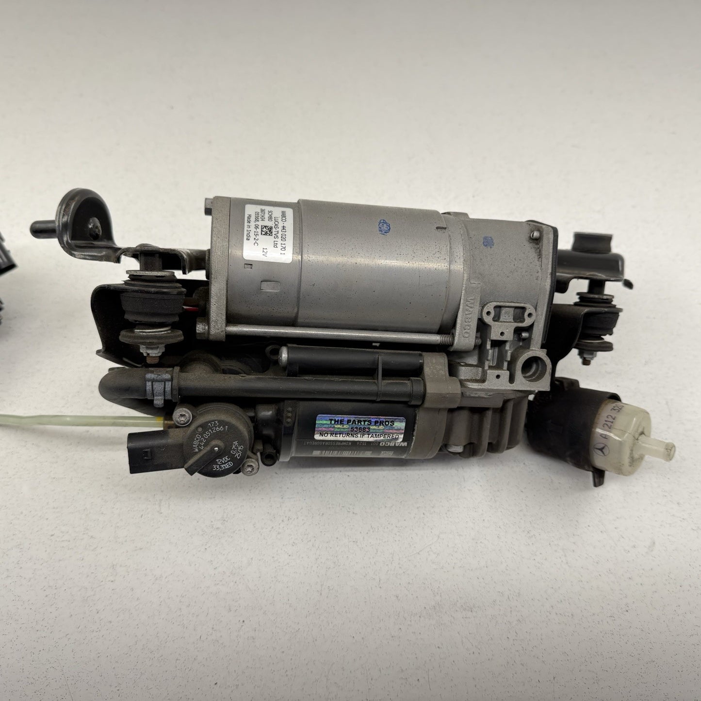 12-18 Mercedes W218 CLS550 Airmatic Air Suspension Compressor Pump OEM