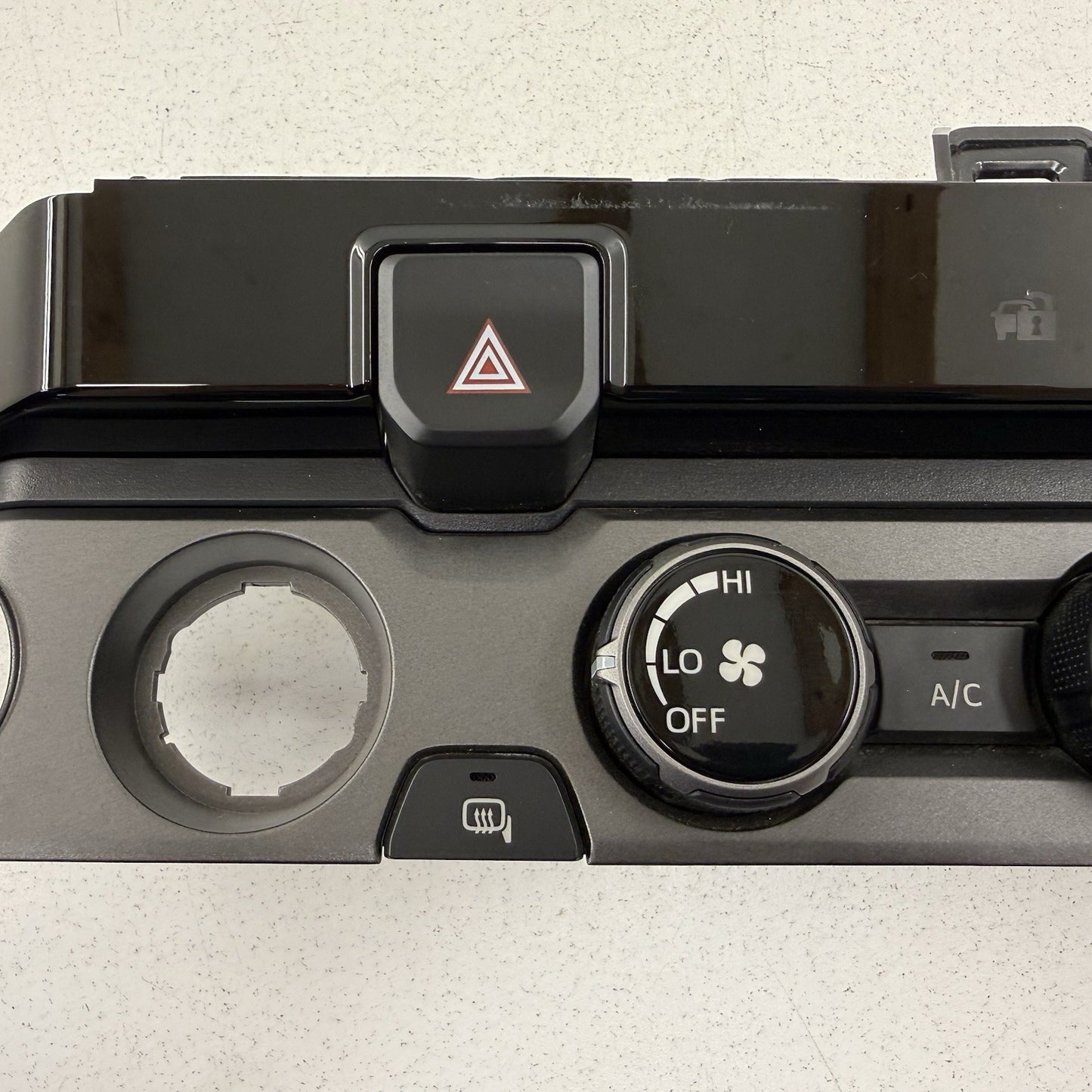 16-18 Toyota Tacoma HVAC AC Climate Control Switch Panel 55900-04101-B0 OEM