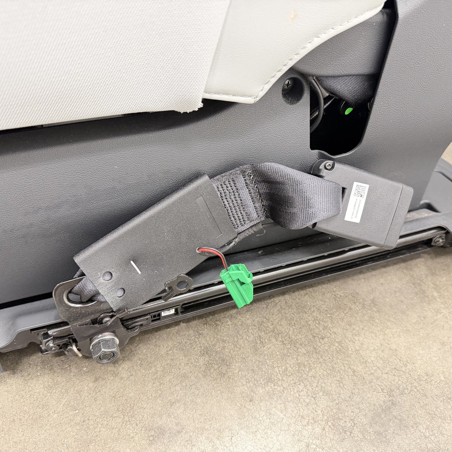 2022-2024 Rivian R1S Right Rear 2nd Second Row 40 Split Seat Ocean Coast OEM