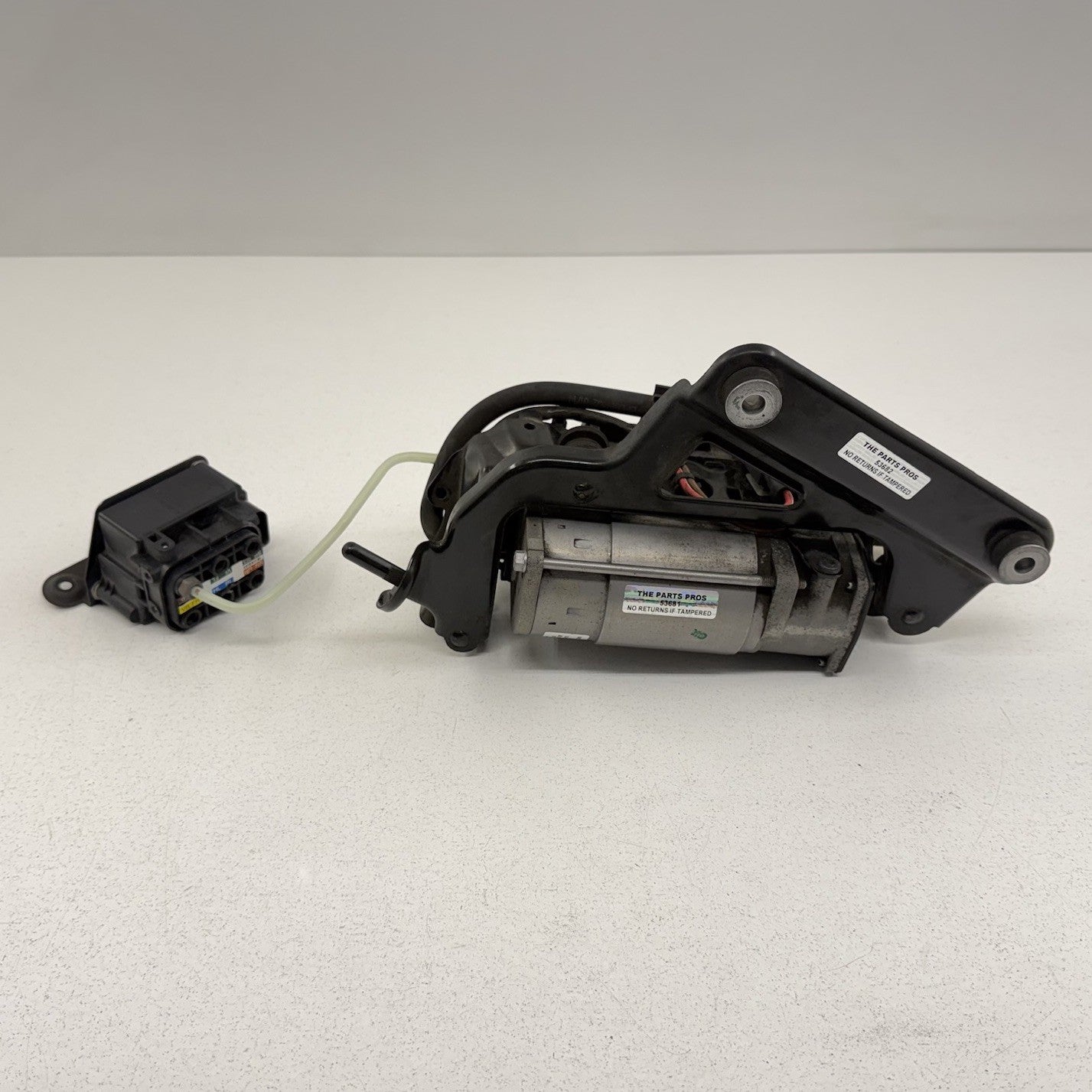 12-18 Mercedes W218 CLS550 Airmatic Air Suspension Compressor Pump OEM
