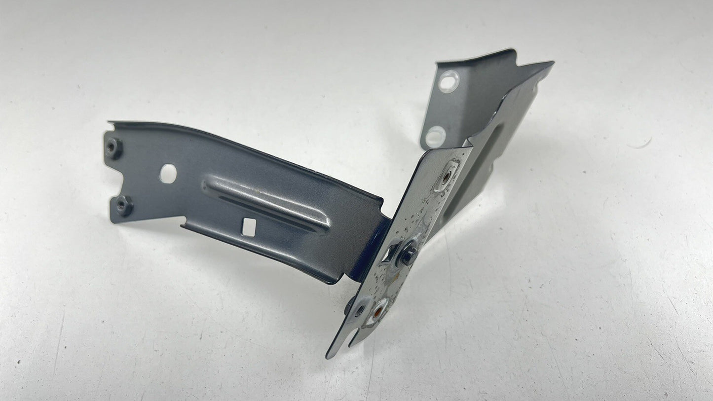 14-23 MASERATI GHIBLI PASSENGER RIGHT FRONT FENDER BRACKET SUPPORT MOUNT OEM
