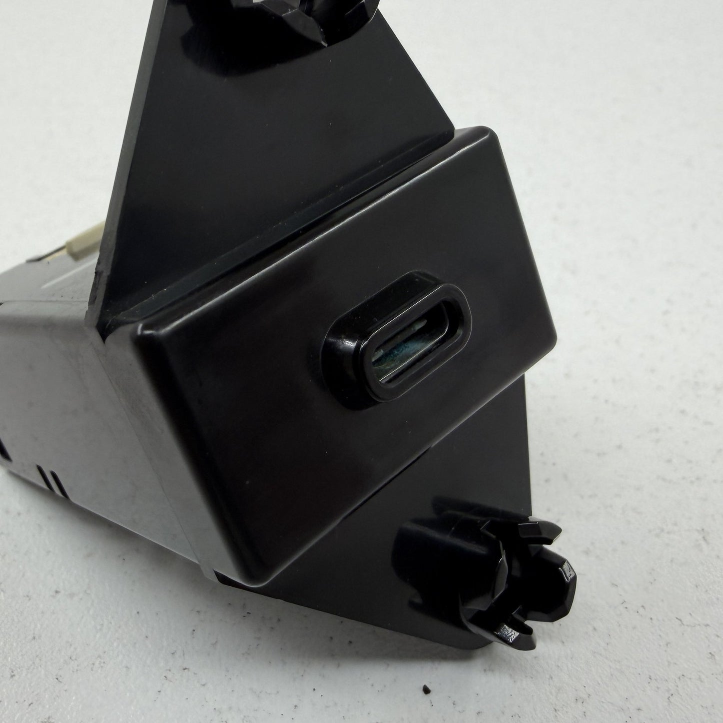 2022-2024 Rivian R1S Rear Quarter USB Charge Port Left Or Right PT00545782-A OEM