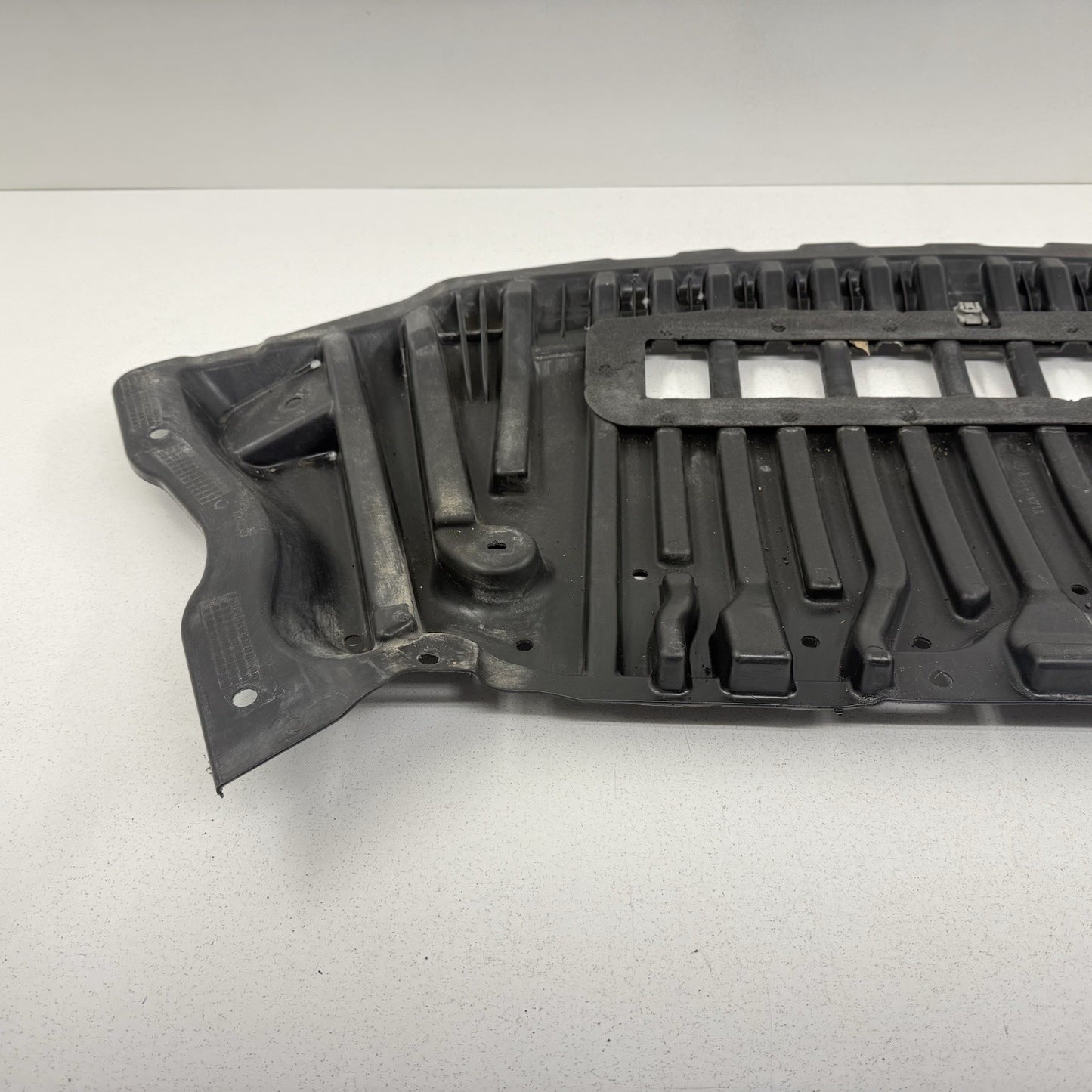 12-18 Mercedes W218 CLS550 Front Bumper Under Tray Splash Shield 2125203923 OEM