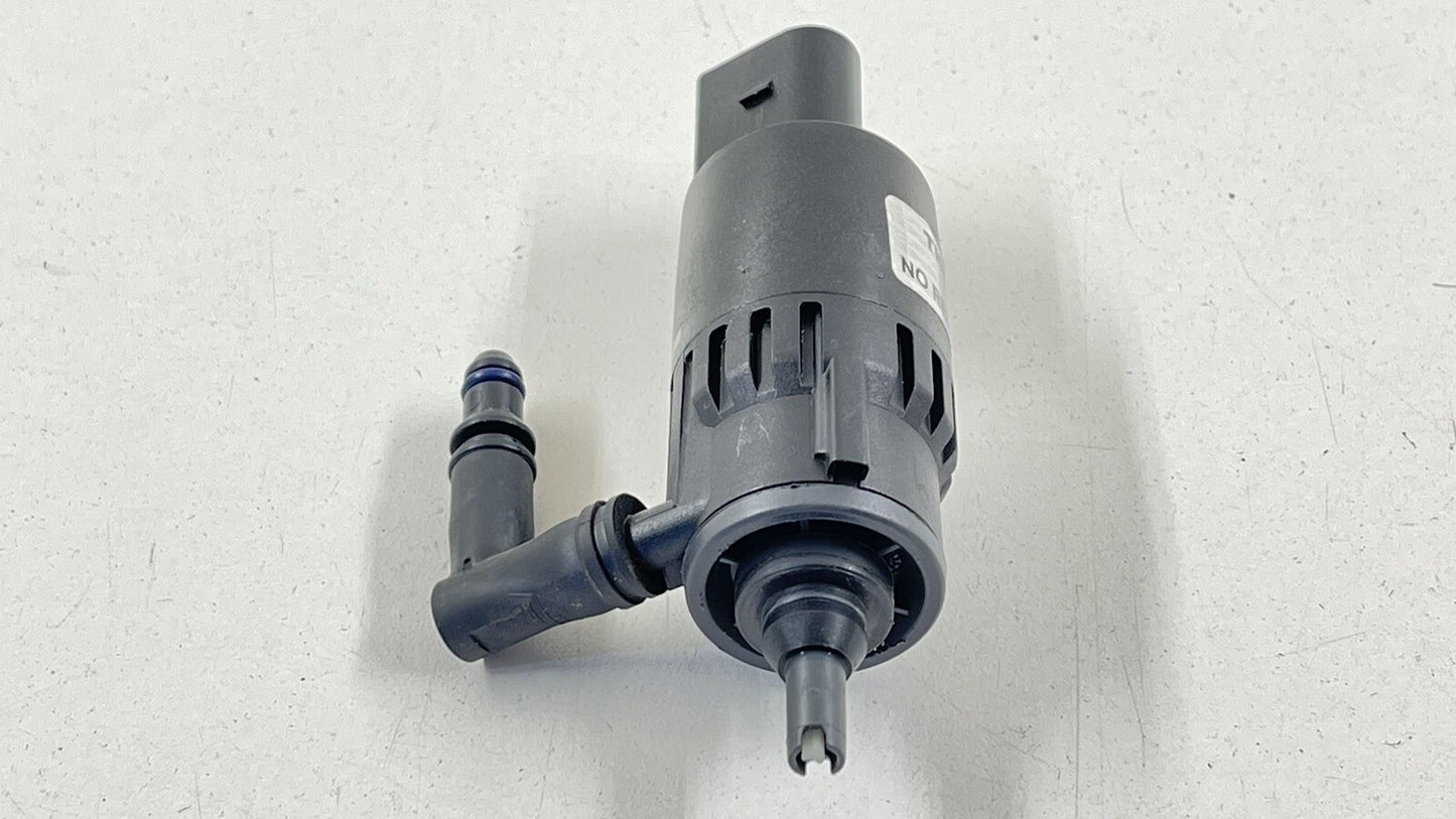 19-23 CHEVROLET CAMARO SS WASHER BOTTLE RESERVOIR TANK WASHER PUMP 13508971 OEM