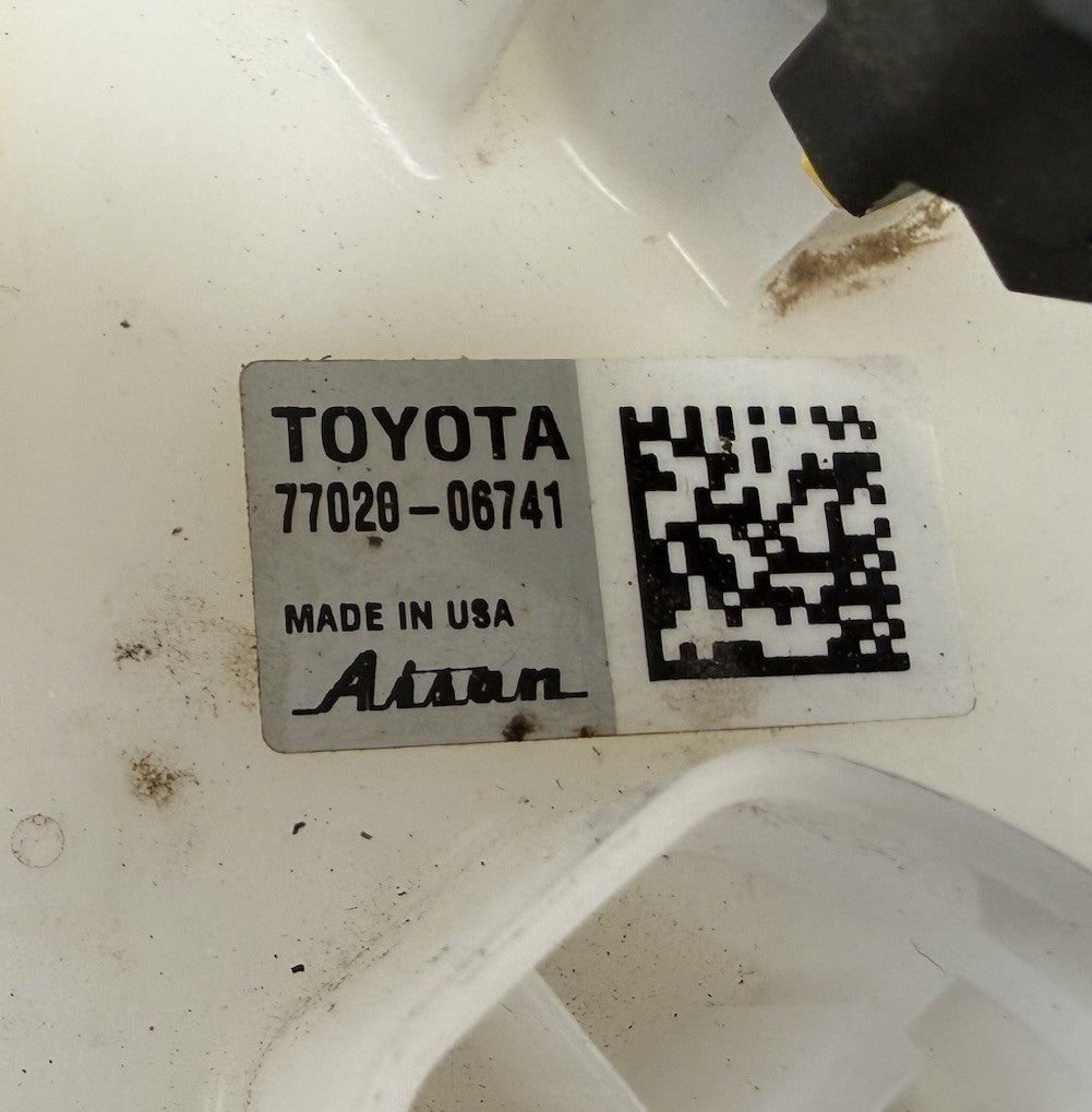 25-26 Toyota Camry Gas Tank Fuel Pump Sending Unit 77020-06741 OEM