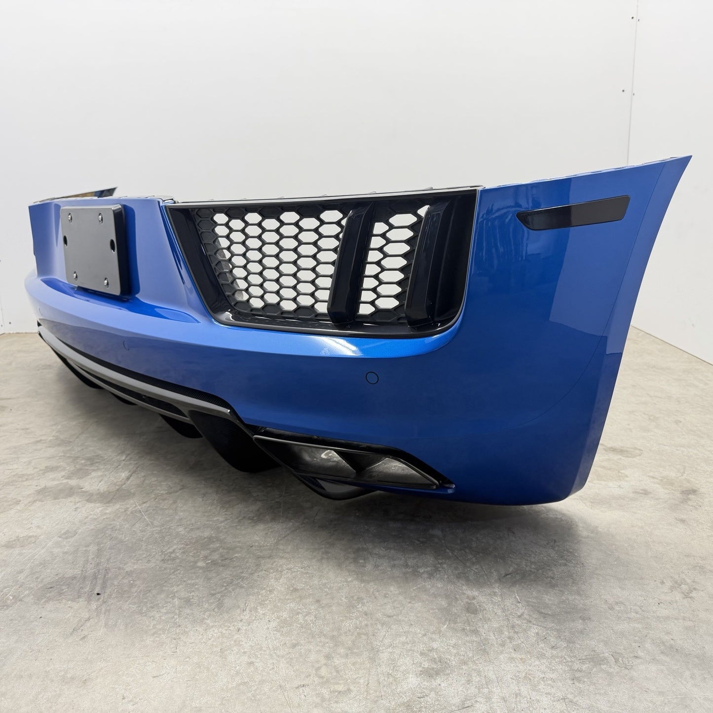 17-18 Audi R8 Rear Bumper Cover Complete W/ Carbon Fiber Valance & Sensors OEM