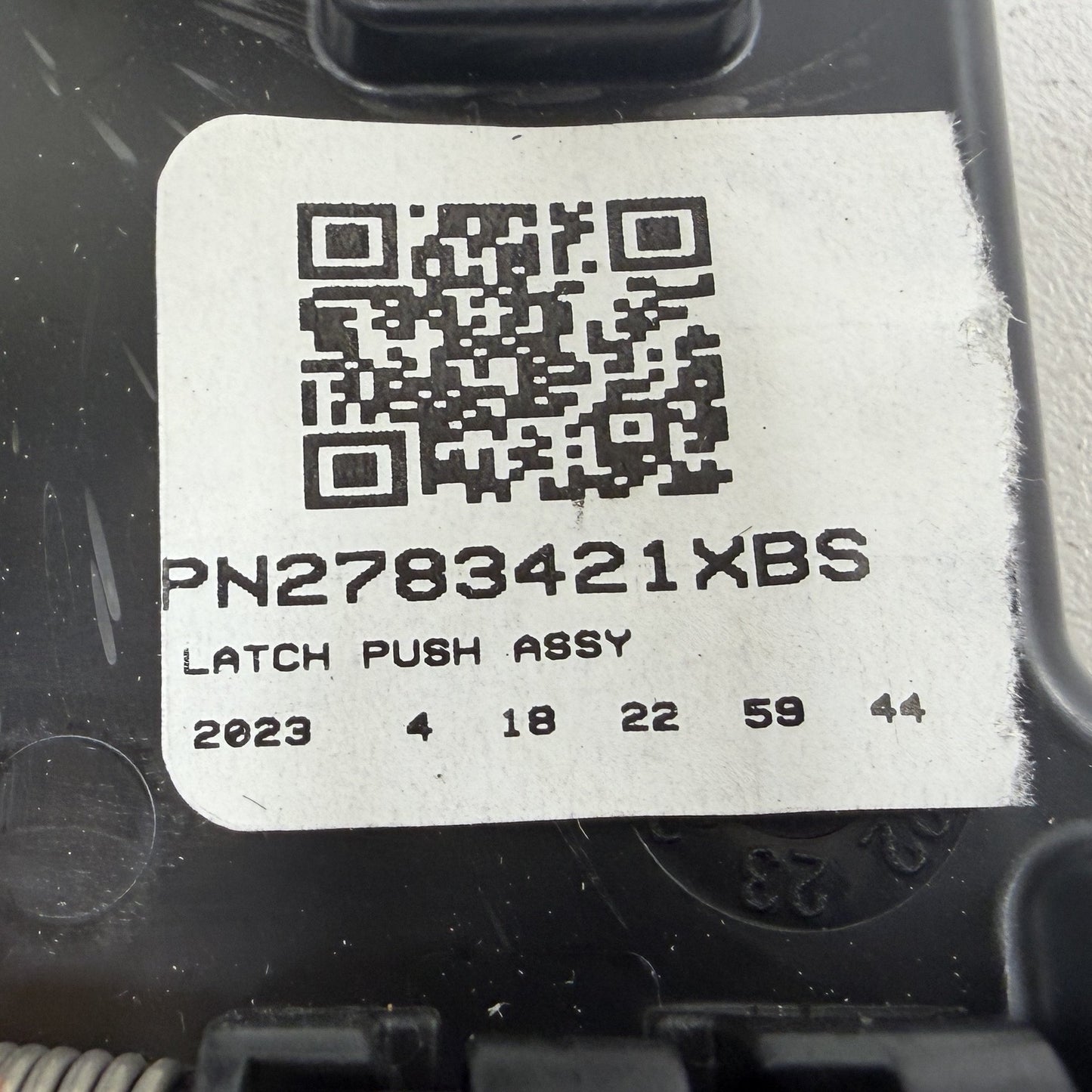 2022-2024 Rivian R1S Center Console Armrest Arm Rest Cover Lid Lock Latch OEM