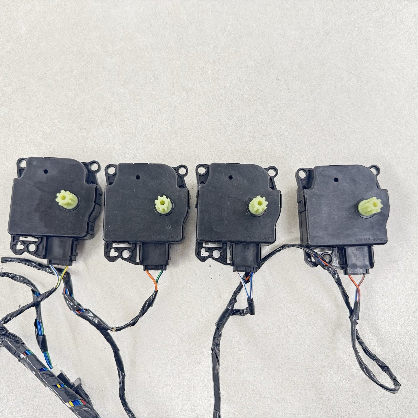15-23 DODGE CHALLENGER CHARGER HVAC BOX HEATER FLAP MOTOR AIR MIX ACTUATORS OEM